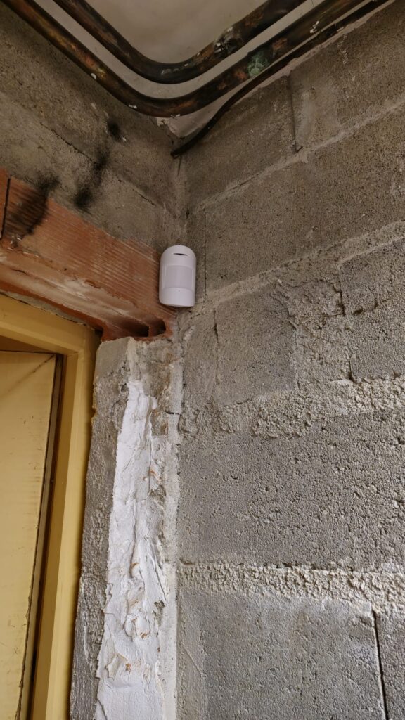 Installation complète d’une alarme sans fil AJAX SYSTEMS dans une grande demeure près de Coutras