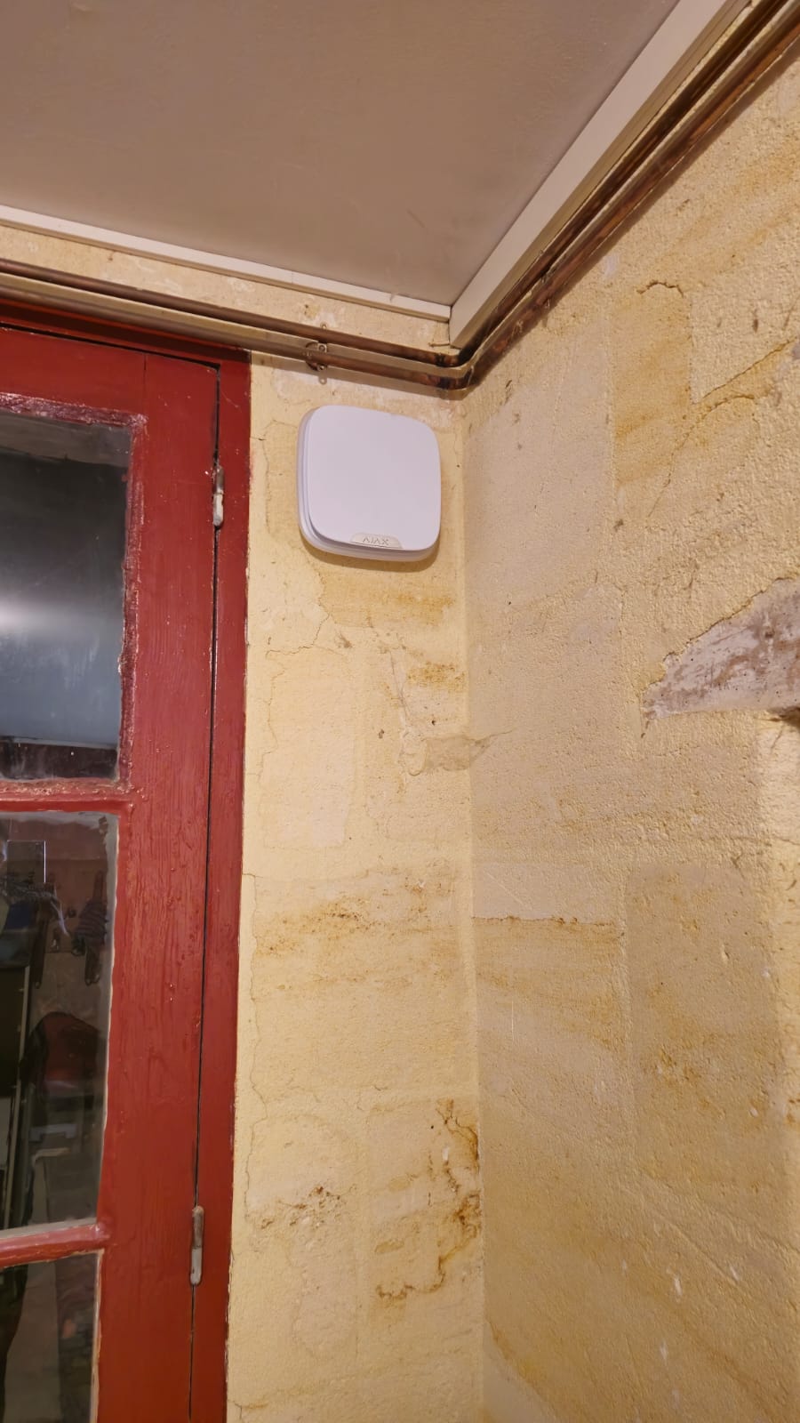 Installation d&rsquo;une alarme Ajax sans fil dans un château en Gironde près de Saint-Emilion